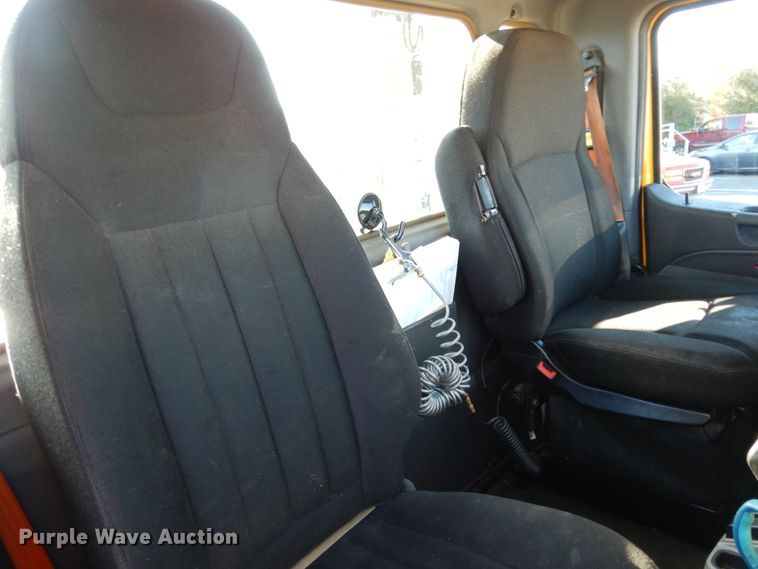 image for item DM2874 2016 Peterbilt 579  semi truck