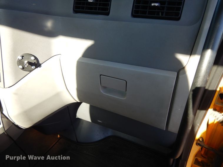 image for item DM2874 2016 Peterbilt 579  semi truck