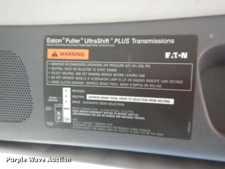 image for item DM2874 2016 Peterbilt 579  semi truck