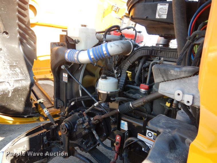 image for item DM2874 2016 Peterbilt 579  semi truck