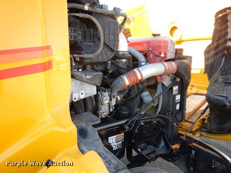 image for item DM2874 2016 Peterbilt 579  semi truck