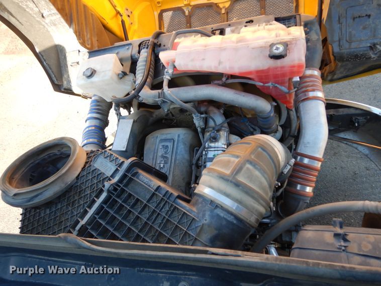 image for item DM2874 2016 Peterbilt 579  semi truck