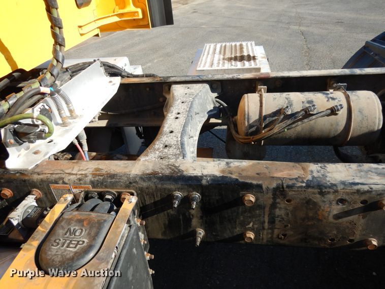 image for item DM2874 2016 Peterbilt 579  semi truck