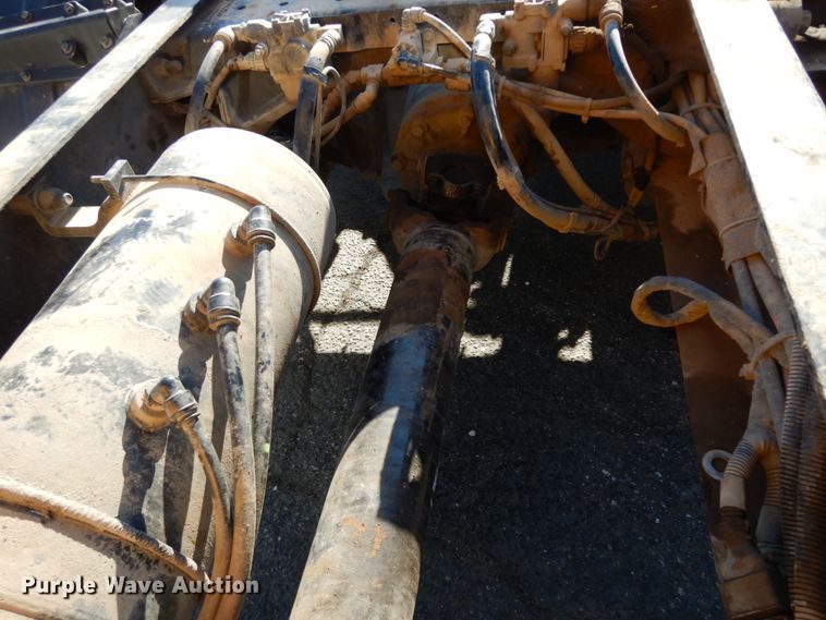 image for item DM2874 2016 Peterbilt 579  semi truck