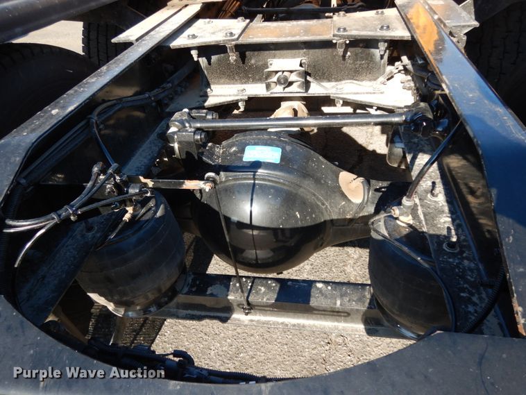 image for item DM2874 2016 Peterbilt 579  semi truck