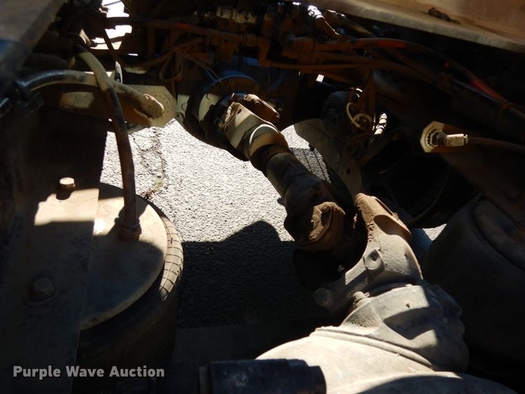 image for item DM2874 2016 Peterbilt 579  semi truck