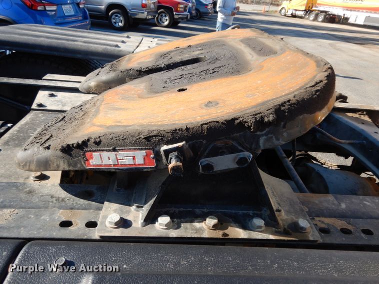 image for item DM2874 2016 Peterbilt 579  semi truck