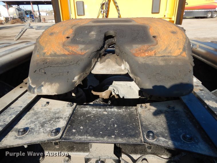 image for item DM2874 2016 Peterbilt 579  semi truck