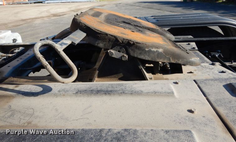 image for item DM2874 2016 Peterbilt 579  semi truck