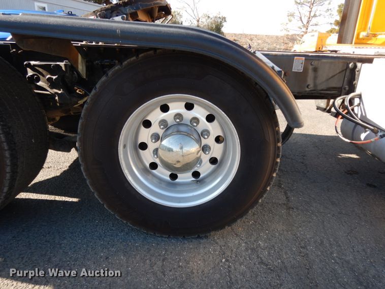 image for item DM2874 2016 Peterbilt 579  semi truck