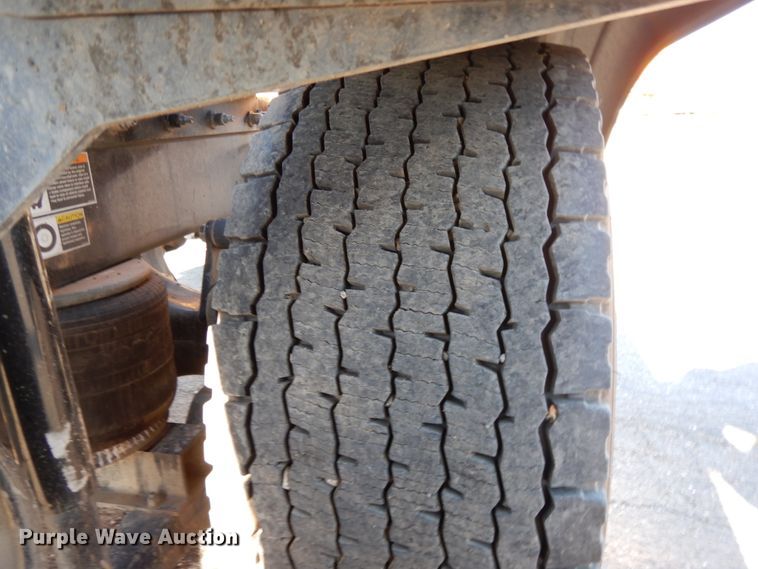 image for item DM2874 2016 Peterbilt 579  semi truck