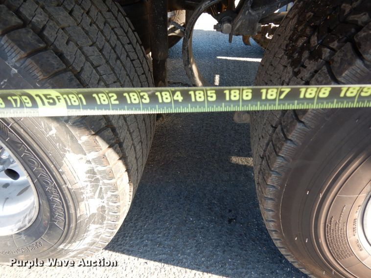 image for item DM2874 2016 Peterbilt 579  semi truck