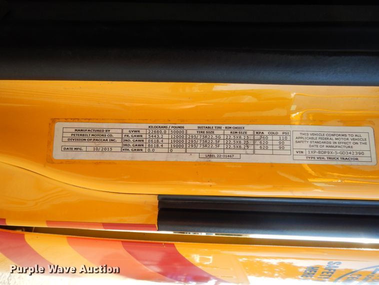 image for item DM2874 2016 Peterbilt 579  semi truck