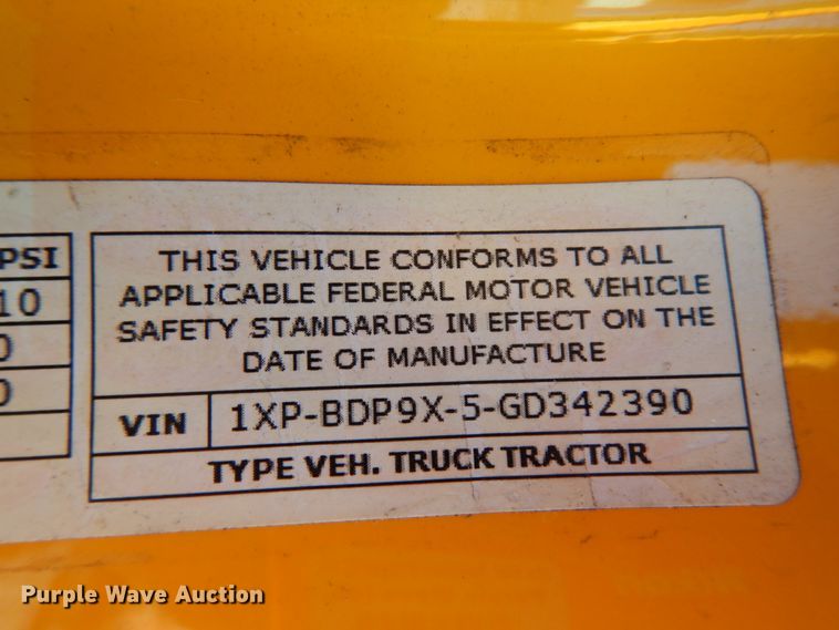 image for item DM2874 2016 Peterbilt 579  semi truck