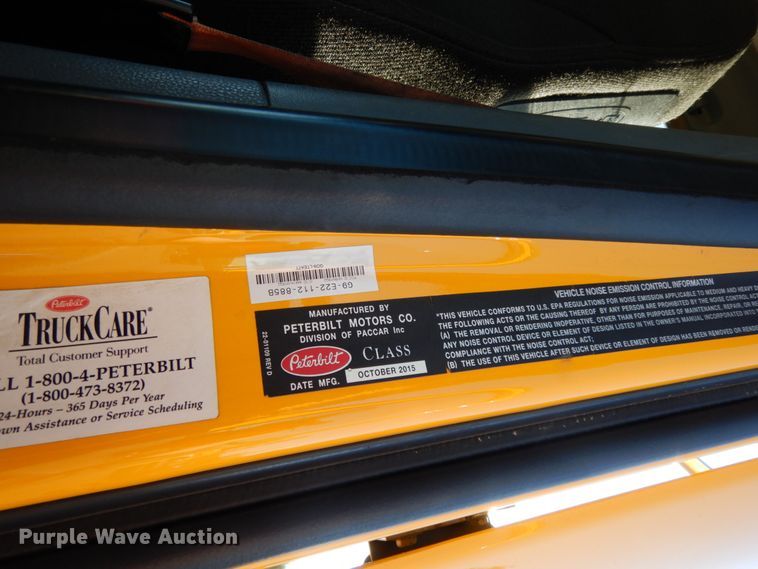 image for item DM2874 2016 Peterbilt 579  semi truck