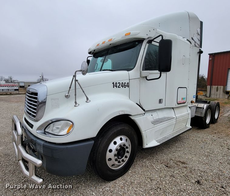 image for item FL9099 2013 Freightliner Columbia  Glider semi truck