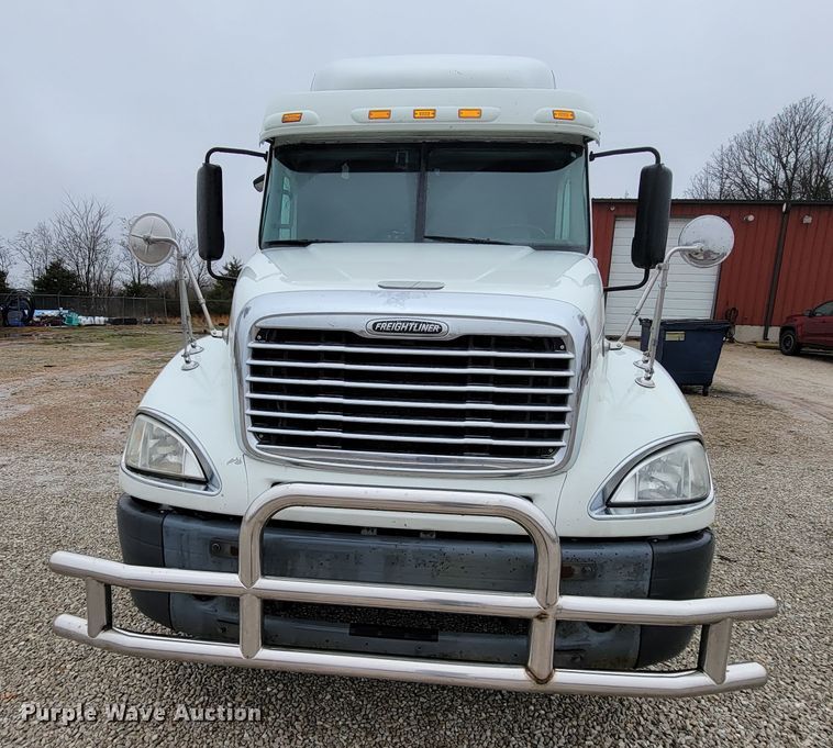 image for item FL9099 2013 Freightliner Columbia  Glider semi truck