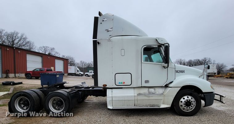 image for item FL9099 2013 Freightliner Columbia  Glider semi truck