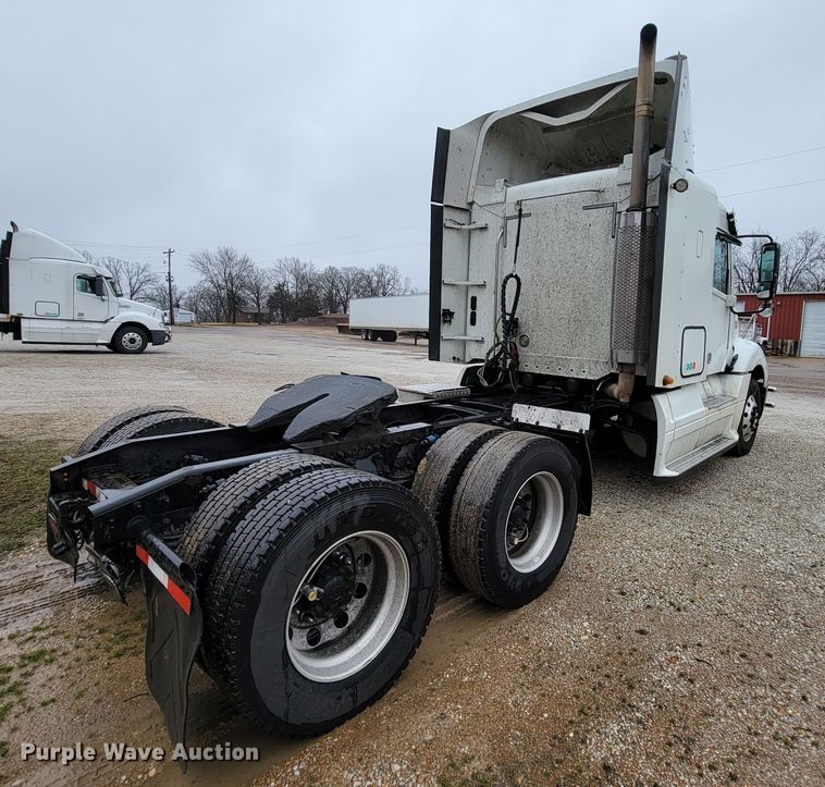 image for item FL9099 2013 Freightliner Columbia  Glider semi truck