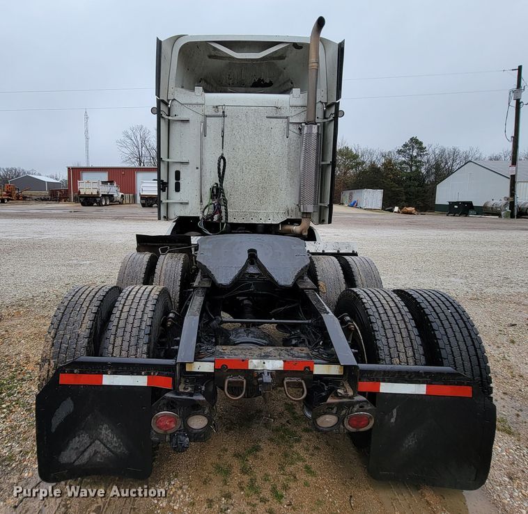 image for item FL9099 2013 Freightliner Columbia  Glider semi truck