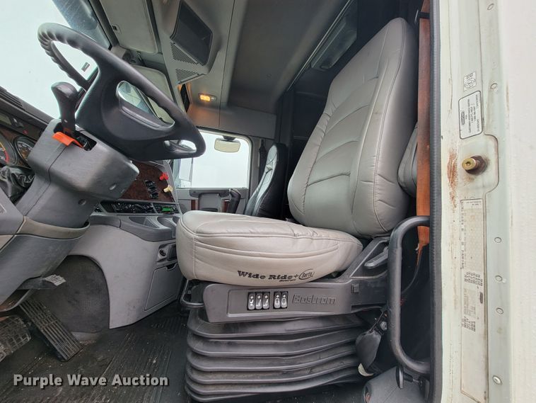 image for item FL9099 2013 Freightliner Columbia  Glider semi truck