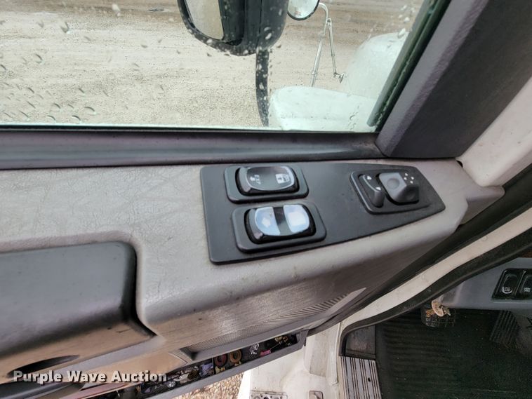 image for item FL9099 2013 Freightliner Columbia  Glider semi truck