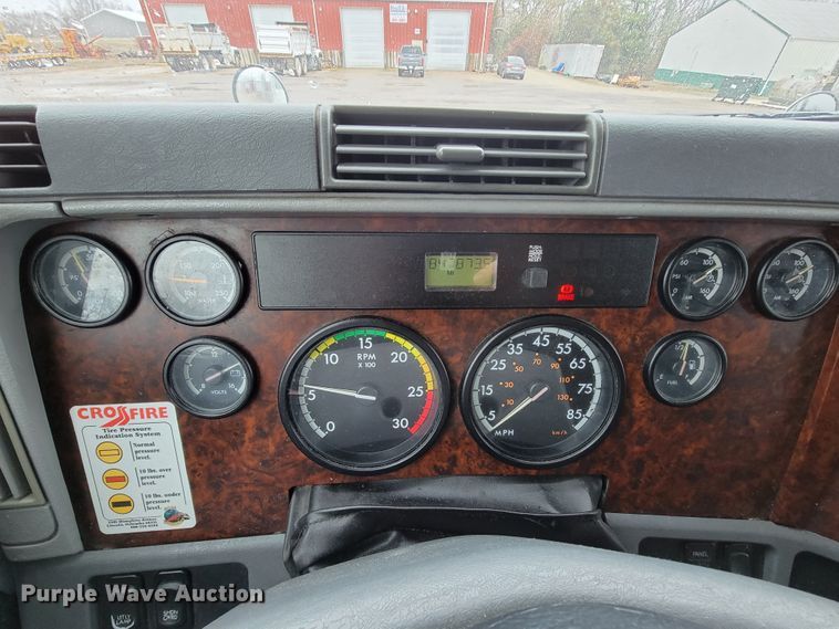 image for item FL9099 2013 Freightliner Columbia  Glider semi truck