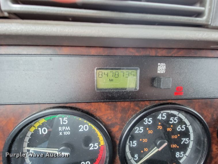 image for item FL9099 2013 Freightliner Columbia  Glider semi truck