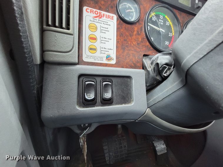 image for item FL9099 2013 Freightliner Columbia  Glider semi truck