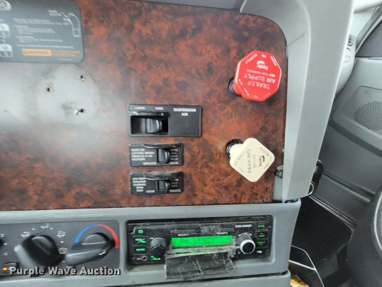 image for item FL9099 2013 Freightliner Columbia  Glider semi truck