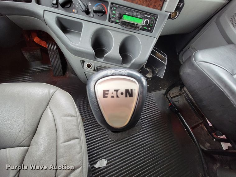 image for item FL9099 2013 Freightliner Columbia  Glider semi truck