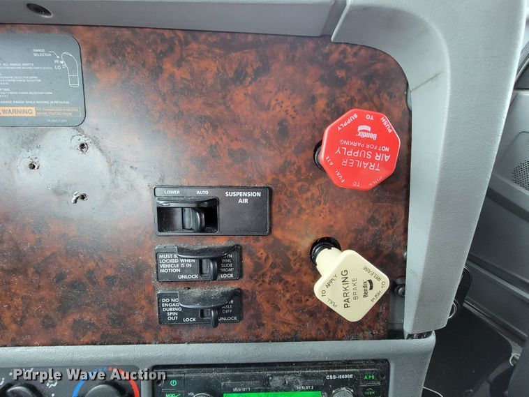 image for item FL9099 2013 Freightliner Columbia  Glider semi truck