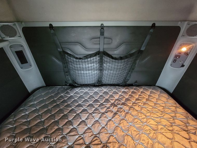 image for item FL9099 2013 Freightliner Columbia  Glider semi truck