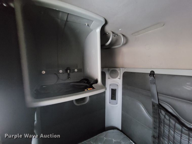 image for item FL9099 2013 Freightliner Columbia  Glider semi truck