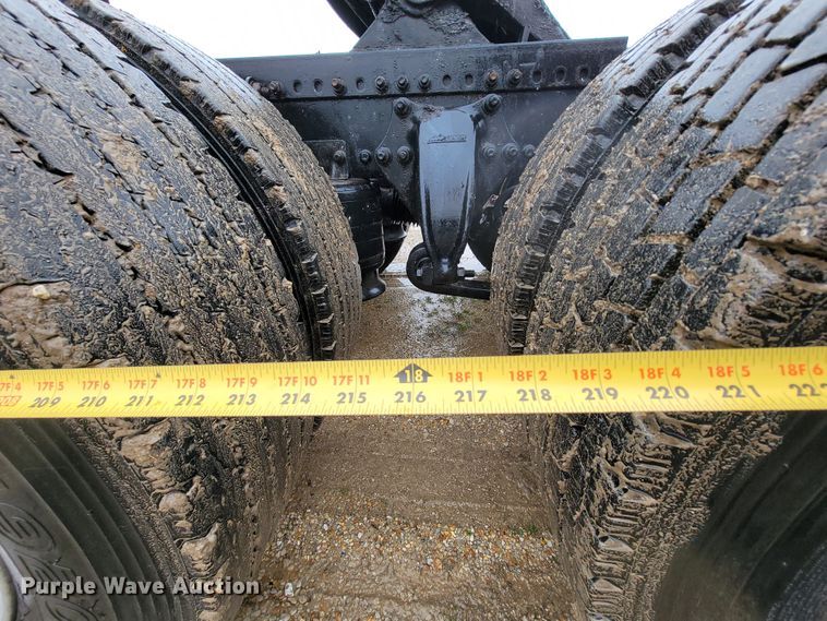 image for item FL9099 2013 Freightliner Columbia  Glider semi truck