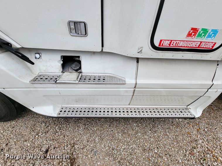 image for item FL9099 2013 Freightliner Columbia  Glider semi truck