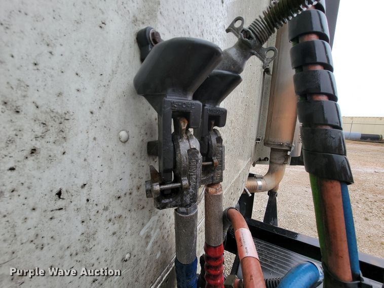 image for item FL9099 2013 Freightliner Columbia  Glider semi truck