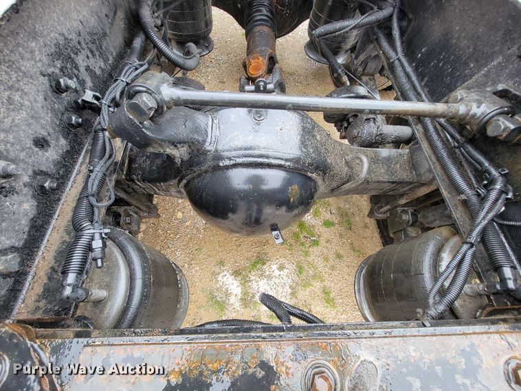 image for item FL9099 2013 Freightliner Columbia  Glider semi truck