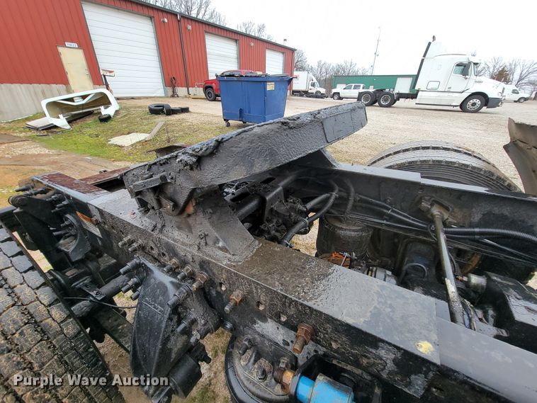 image for item FL9099 2013 Freightliner Columbia  Glider semi truck