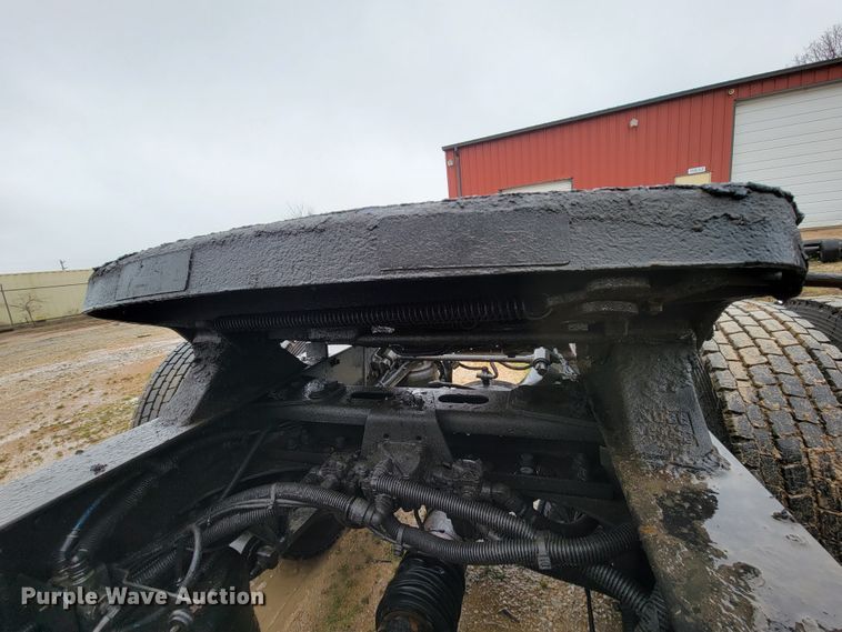 image for item FL9099 2013 Freightliner Columbia  Glider semi truck