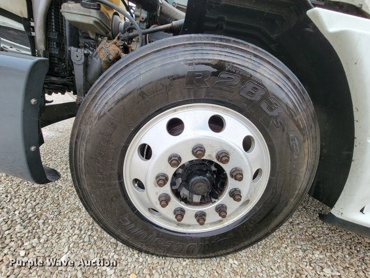 image for item FL9099 2013 Freightliner Columbia  Glider semi truck