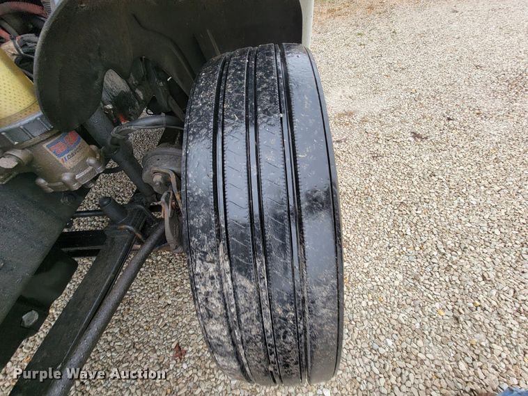 image for item FL9099 2013 Freightliner Columbia  Glider semi truck