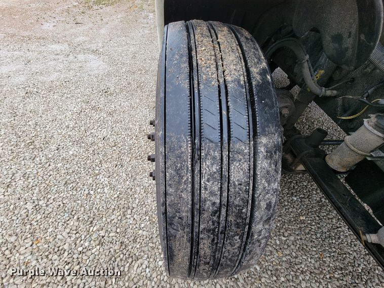 image for item FL9099 2013 Freightliner Columbia  Glider semi truck