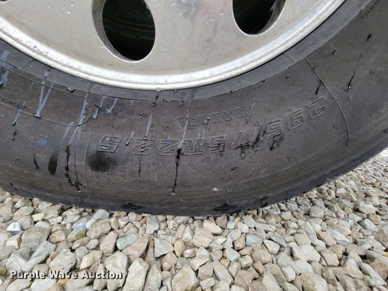 image for item FL9099 2013 Freightliner Columbia  Glider semi truck