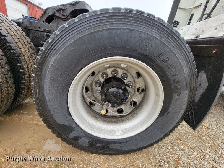 image for item FL9099 2013 Freightliner Columbia  Glider semi truck