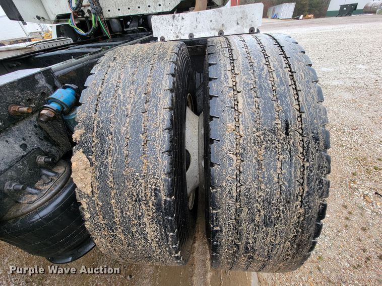 image for item FL9099 2013 Freightliner Columbia  Glider semi truck