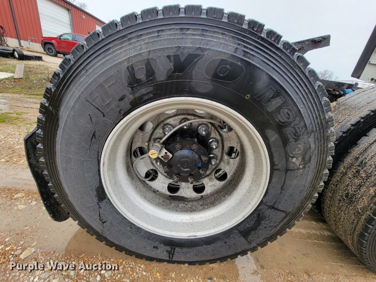 image for item FL9099 2013 Freightliner Columbia  Glider semi truck