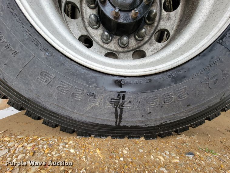 image for item FL9099 2013 Freightliner Columbia  Glider semi truck