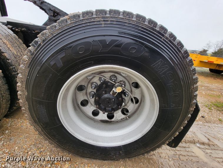 image for item FL9099 2013 Freightliner Columbia  Glider semi truck