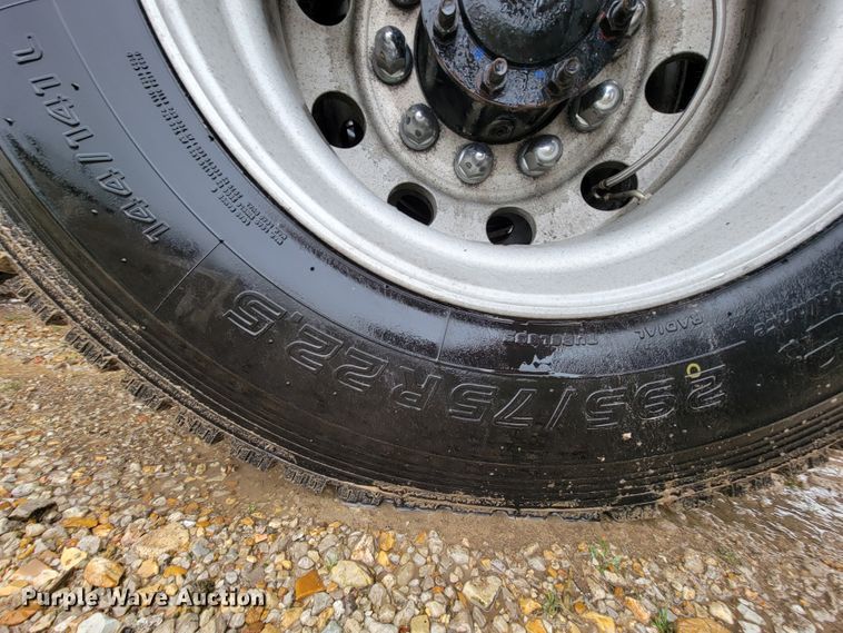 image for item FL9099 2013 Freightliner Columbia  Glider semi truck